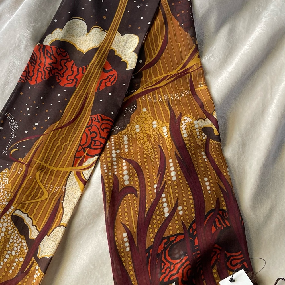 Gucci 8’ X 70’ with fringe scarf: NEW - Picture 2 of 5
